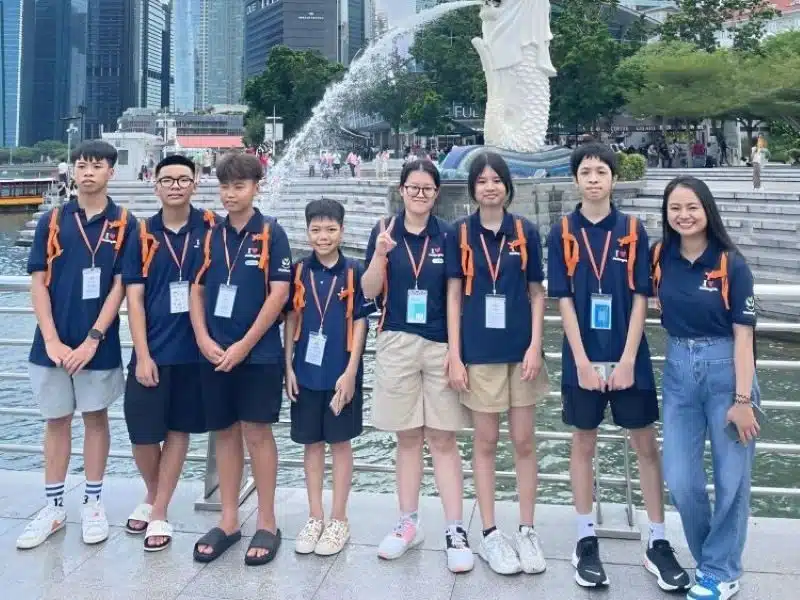 Học sinh tại các điểm tham quan ở Singapore